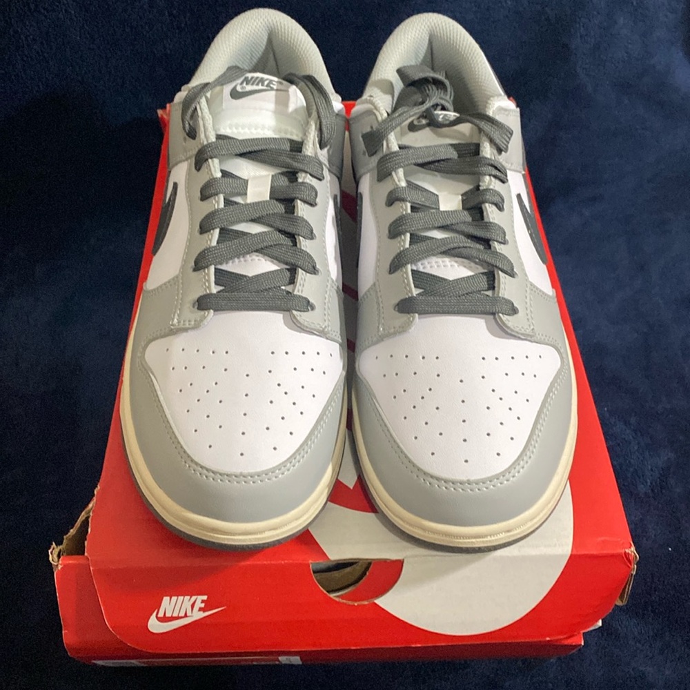🔥Men’s Nike White, Iron Grey, Smoke Grey Dunk Low Retro- NEVER WORN🔥